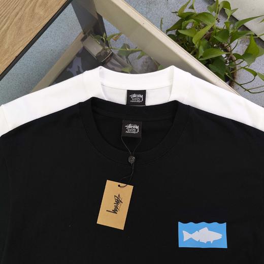 点此购买 斯图西小鱼图案logo字母印花休闲男女情侣宽松短袖T恤 LL 324615 商品图8