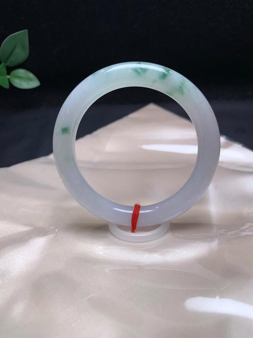 620535，54圆条飘花手镯 ，细糯飘蓝花。细腻干净 商品图0