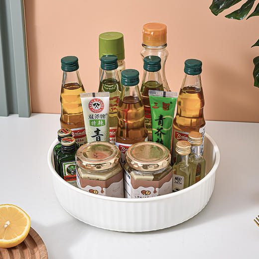 🥰【多功能家居收纳旋转置物盘8341】 🌟 一物多用❗️满足厨房调料、化妆品等的收纳需求~ 🔺严选材质，安全健康 大容量设计，节省空间 🔺360°自由旋转，取放方便 加高护栏，安心置物 商品图2