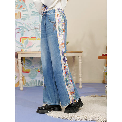 两三事 漫屿芳踪 2025夏季新款复古印花布拼接刺绣直筒牛仔裤女 商品图1