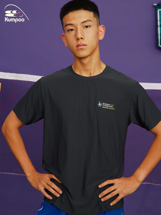 CryingCenterxkumpoo薰风羽毛球联名 小标印花男女凉感速干短袖 商品图3