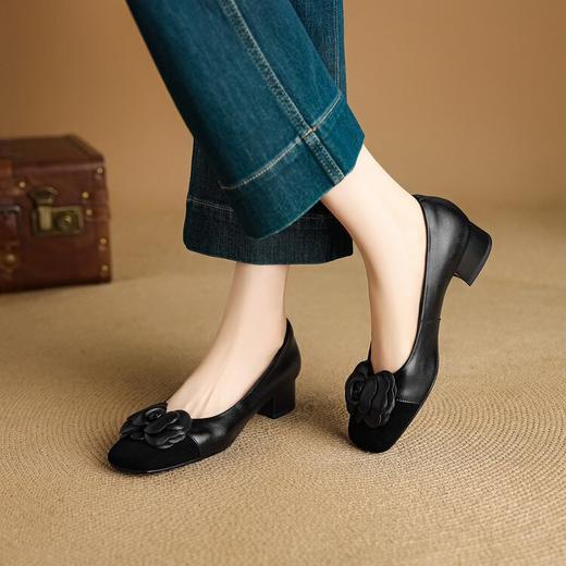 【预售5天】新款四季女鞋羊皮方头拼色花朵通勤一脚蹬中粗跟浅口单鞋NJMK&K1688 商品图2