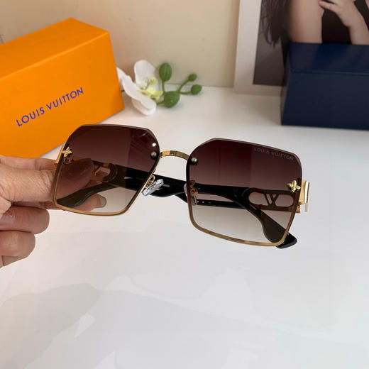 夏季特惠💰220 LV 路易威登金属方框男女太阳镜 户外遮阳墨镜 时尚百搭潮流眼镜！ 商品图2