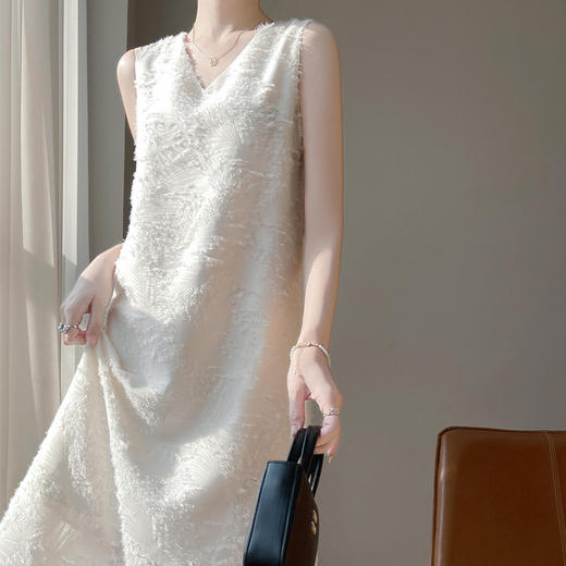 奥伊米夏季新款女约会穿搭气质柔美V领流苏剪花连衣裙长裙YTMA73 商品图1