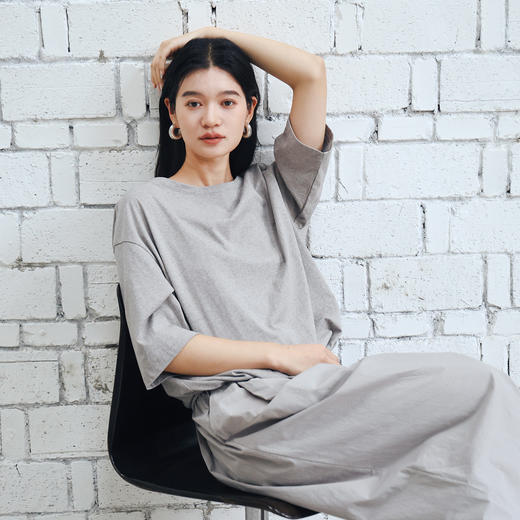 绽放389朵/【黑白灰系列·情绪很稳定T】纯棉一字领系带中袖T恤女 商品图1