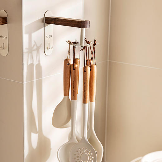 摩登主妇厨房旋转挂钩挂架免打孔壁挂收纳神器勺子漏勺锅铲置物架 商品图1
