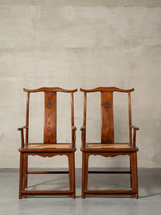 清	黄花梨螭龙捧寿四出头官帽椅（一对） 商品图1