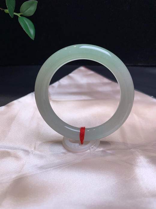 620537，54冰晴底圆条，冰晴底色，一截颜更深些 干净冰润， 很秀气 商品图3