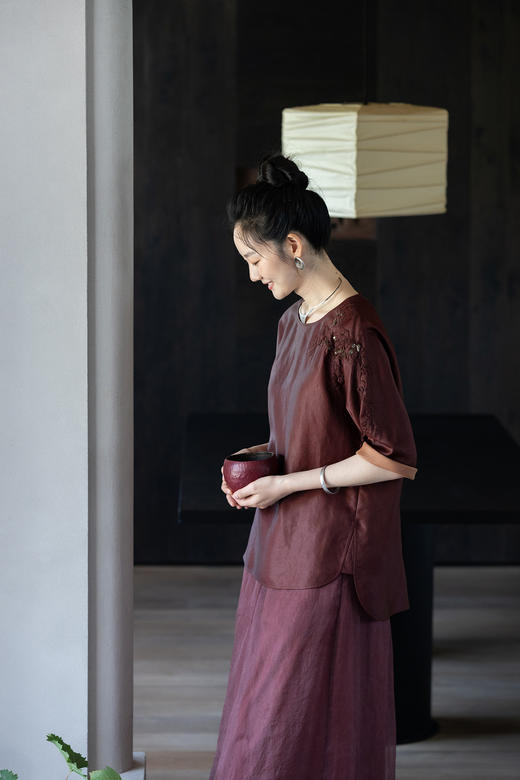 牧衣游原创 28姆米重磅香云纱立体重工手绣套头衫复古 袅袅青云 商品图5