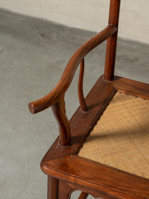 清	黄花梨螭龙捧寿四出头官帽椅（一对） 商品图3