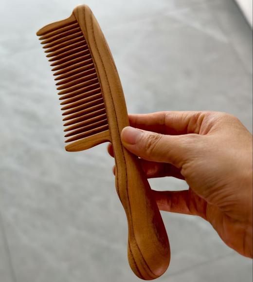 【预售3天发货】【买2件减5元】【桃木非遗-桃木梳】 带柄桃木梳/海豚桃木梳 质感满满 100%纯桃木 带收纳布袋 顺丰发货 商品图2