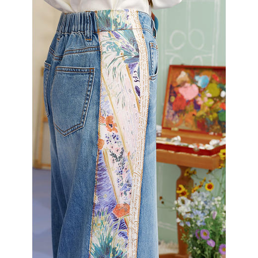 两三事 漫屿芳踪 2025夏季新款复古印花布拼接刺绣直筒牛仔裤女 商品图3