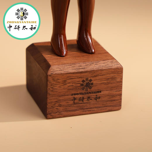 仿西汉经穴髹漆铜人像 木雕摆件 非遗成都漆艺技法中医文创 商品图3