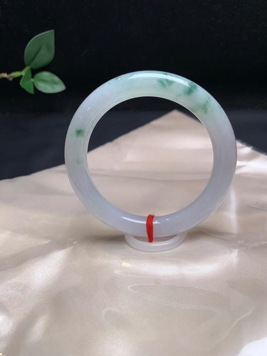 620535，54圆条飘花手镯 ，细糯飘蓝花。细腻干净 商品图1