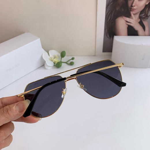 夏季特惠💰220 普拉达 时尚欧美双梁金属太阳镜 防晒防紫外线商务蛤蟆框墨镜 男女户外遮阳眼镜 商品图4