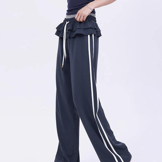 【限时秒】YOGACODE【火树银花系列】松弛百搭运动裤休闲女荷叶边设计芭蕾风时尚款侧边条纹直筒阔腿裤DWL125619 商品图0