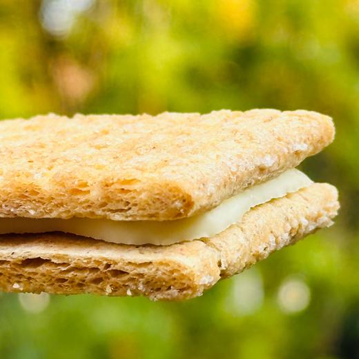 黄油树Sugar Butter Tree夹心饼干！|搭配黄油树外层薄薄裹着的砂糖，随着入口酥脆的瞬间，砂糖的颗粒感，淡淡麦香、纯正奶香和丝丝甜香~ 商品图4