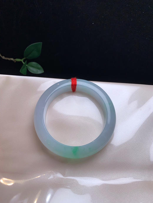 620540，52.8冰底飘绿手镯，很清新秀气，底妆干净清爽 商品图4