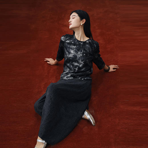 绽放435朵/【黑白灰系列·璀璨小蝶】桑蚕丝新中式香云纱中袖小衫 商品图0