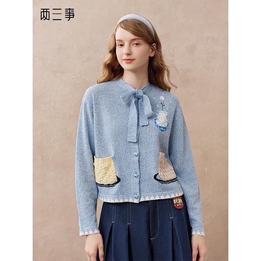 两三事绒兔织诗2025秋季新款复古贴布绣咖啡杯口袋绑带针织开衫女 商品图0