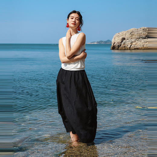 绽放444朵/【黑白灰系列·黑天鹅与白天鹅】莫代尔丝麻花苞半身裙 商品图2