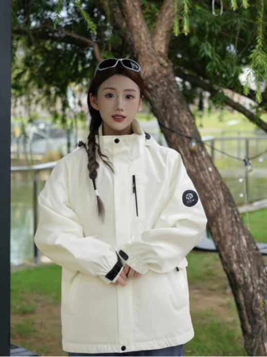 👏【反季秒杀】情侣冲锋衣外套DQC6603款：💥家人们，谁懂啊！ （双手抱头，无奈地摇摇头）🍂骆驼同款冲锋衣，就差一标之差🌟，价格却天差地别！ 商品图2