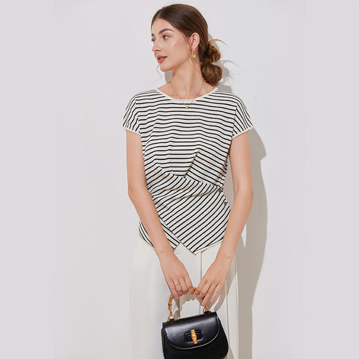 「自」全新升级【铂金会员109/天猫149/差价40】(91430)洛诗琳夏季新款设计感交叉收腰气质通勤条纹T恤上衣女 商品图0