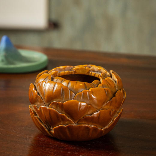 清	黄杨木雕莲瓣纹水盂 商品图0