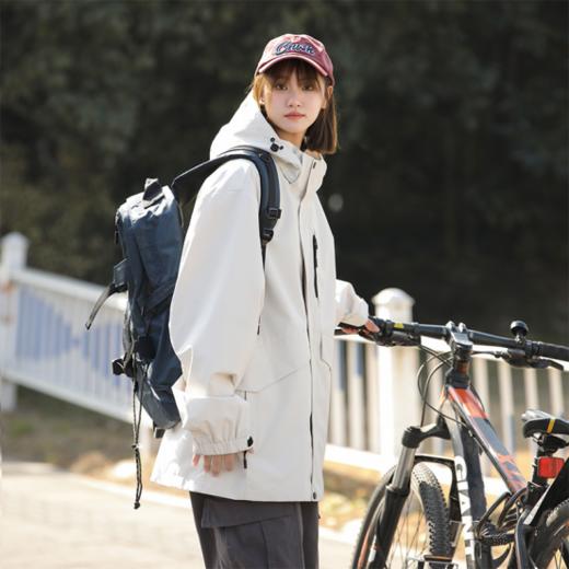 👏【反季秒杀】情侣冲锋衣外套DQC6603款：💥家人们，谁懂啊！ （双手抱头，无奈地摇摇头）🍂骆驼同款冲锋衣，就差一标之差🌟，价格却天差地别！ 商品图4