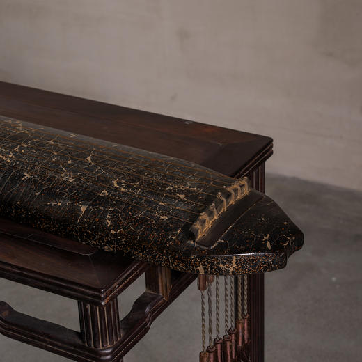 清	大漆“枯木吟”鱼形古琴 商品图3