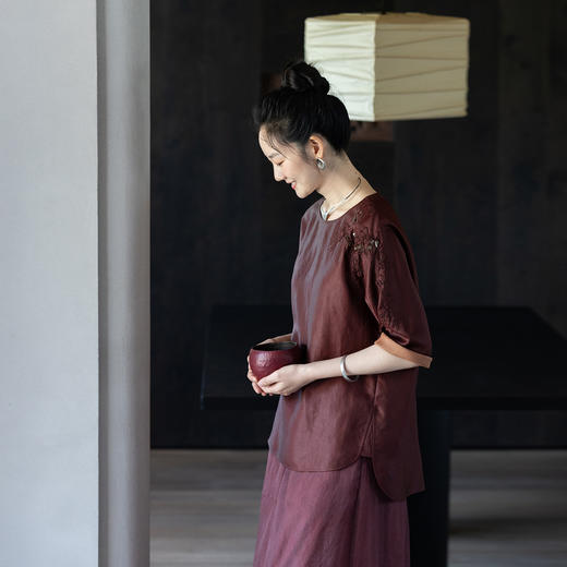 牧衣游原创 28姆米重磅香云纱立体重工手绣套头衫复古 袅袅青云 商品图0