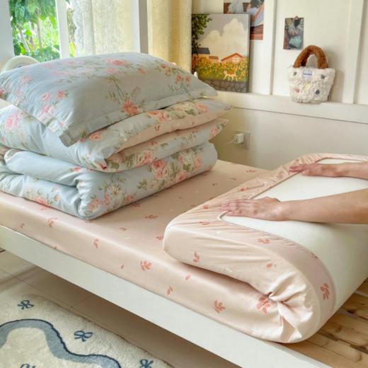 😍【北欧ins风全棉印花学生宿舍三件套】 ✅ 撞色设计，✨明亮活泼不刺眼 ✅ 卡通印花，💐俏皮可爱 自带少女感与北欧ins风 ✅ 活性印染工艺，色牢度高 品质优越  商品图1