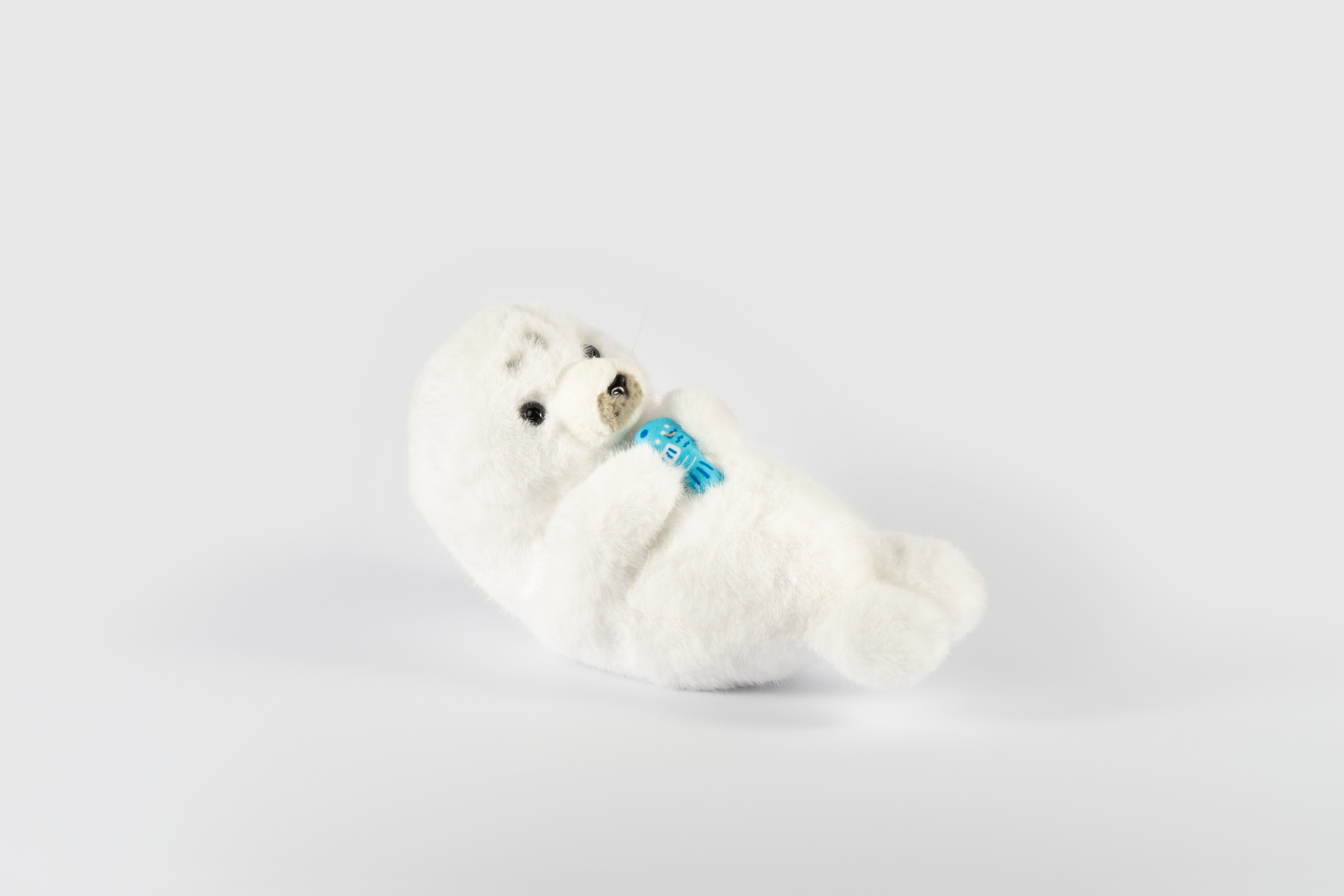 贝林自然世界抱鱼海豹毛绒玩具