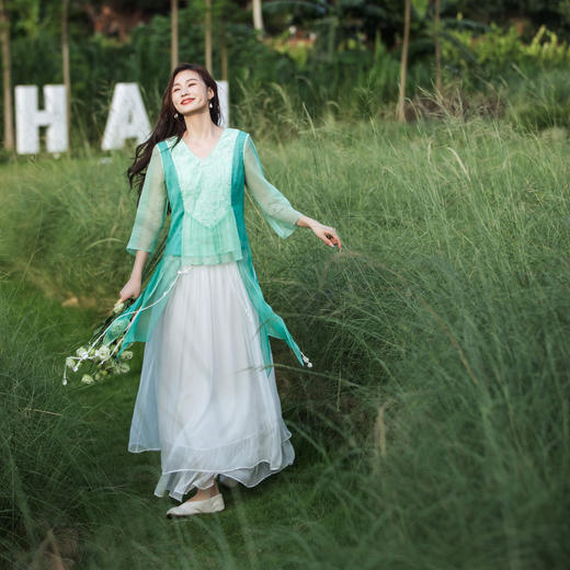 【林栖设计小店】（现货）【林栖推荐】2025夏季新品湖绿色真丝上衣女N1953174 商品图4