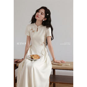 鹿向南[杏芸蝶语]杏色气质新中式旗袍短袖女连衣裙夏新款收腰长裙