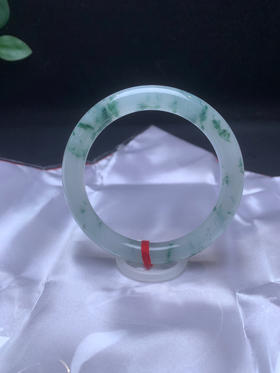 620554，52.8 冰飘花圆条，整体冰冰的，均匀干净， 飘淡雅蓝花， 清新秀气