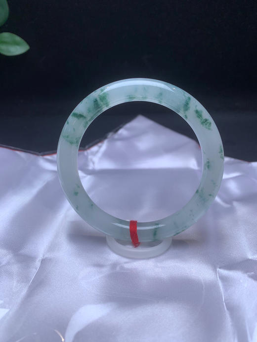 620554，52.8 冰飘花圆条，整体冰冰的，均匀干净， 飘淡雅蓝花， 清新秀气 商品图0