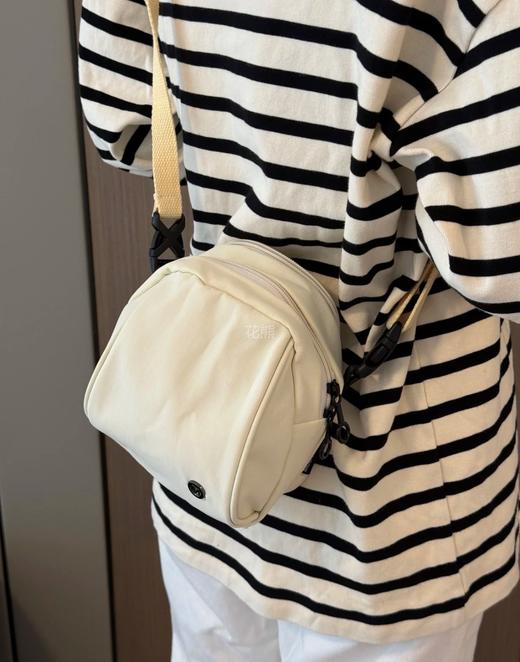 【多功能鸡蛋包】出门旅游搭子，贝壳的形状设计搭配可以作手提包，双肩包，斜挎包可以满足多种场合的需求可以放下水杯小雨伞，遛娃的妈咪包一定选它! 商品图0