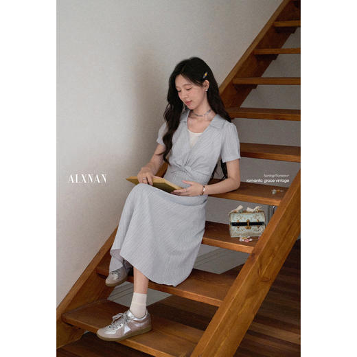 鹿向南「蓝调通勤」法式通勤气质女夏季收腰显瘦蓝色a字连衣裙 商品图1