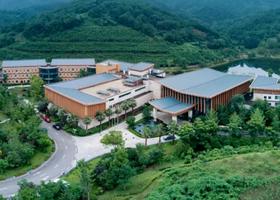 【泸州天展温泉度假酒店丨2000m²水上乐园】￥55抢水乐园+温泉一票通玩，￥289起抢高级景观双/豪华园景大双床1间1晚