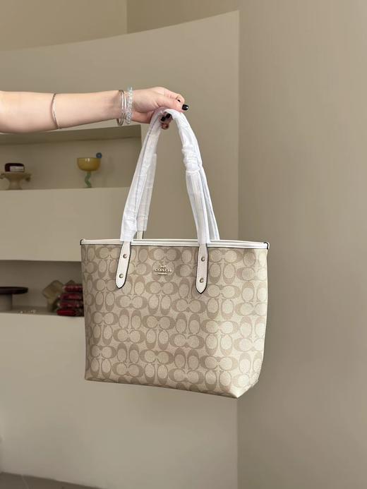 海外订单捡漏无盒蔻驰奥莱同步女士经典标志老花30托特包 商品图9