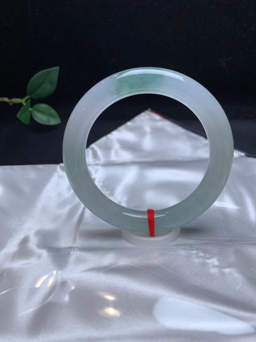 620557，55.8 冰飘花圆条 ，冰冰的、条形好，一节带些油青色，干净冰透 商品图0