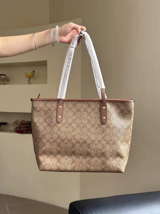 海外订单捡漏无盒蔻驰奥莱同步女士经典标志老花30托特包 商品图11