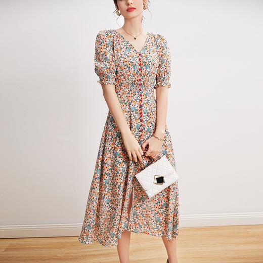 「高货kbnq」全新升级【铂金会员468/天猫629/差价161】(03140)洛诗琳法式V领真丝碎花裙2025夏季收腰开叉优雅印花裙 商品图1