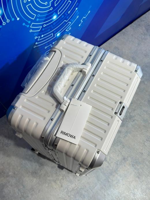 日默瓦-运动版202款， 纯聚酸碳脂材质【简称PC】全铝合金加厚铝框，铝合金抗压拉杆，360°万向静音轮 商品图3