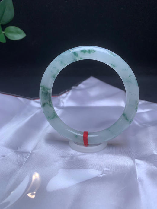 620554，52.8 冰飘花圆条，整体冰冰的，均匀干净， 飘淡雅蓝花， 清新秀气 商品图3