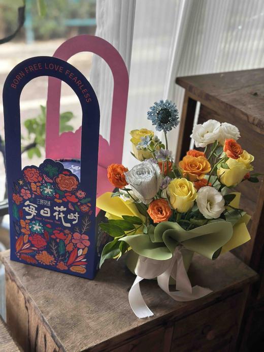 鲜花小桌摆 带 手提袋 五个颜色可选 ，一次下三单可免费配送只限一个收货地址。一个需要自提 商品图3