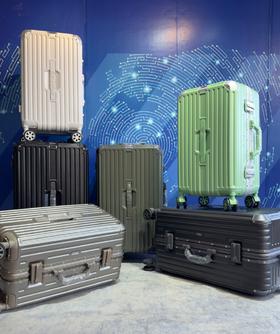 日默瓦-运动版202款， 纯聚酸碳脂材质【简称PC】全铝合金加厚铝框，铝合金抗压拉杆，360°万向静音轮