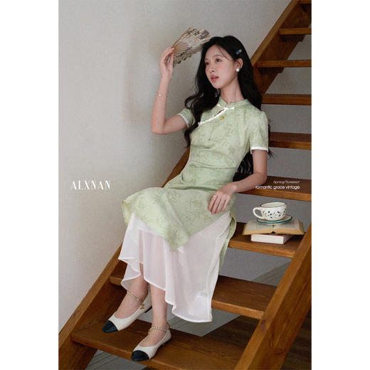 鹿向南「青山烟雨」新中式绿色国风短袖连衣裙女夏季收腰旗袍长裙 商品图4