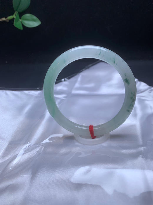 620548，53冰绿底细圆条，冰冰的，一大截淡雅的绿底色，一边飘花 商品图1